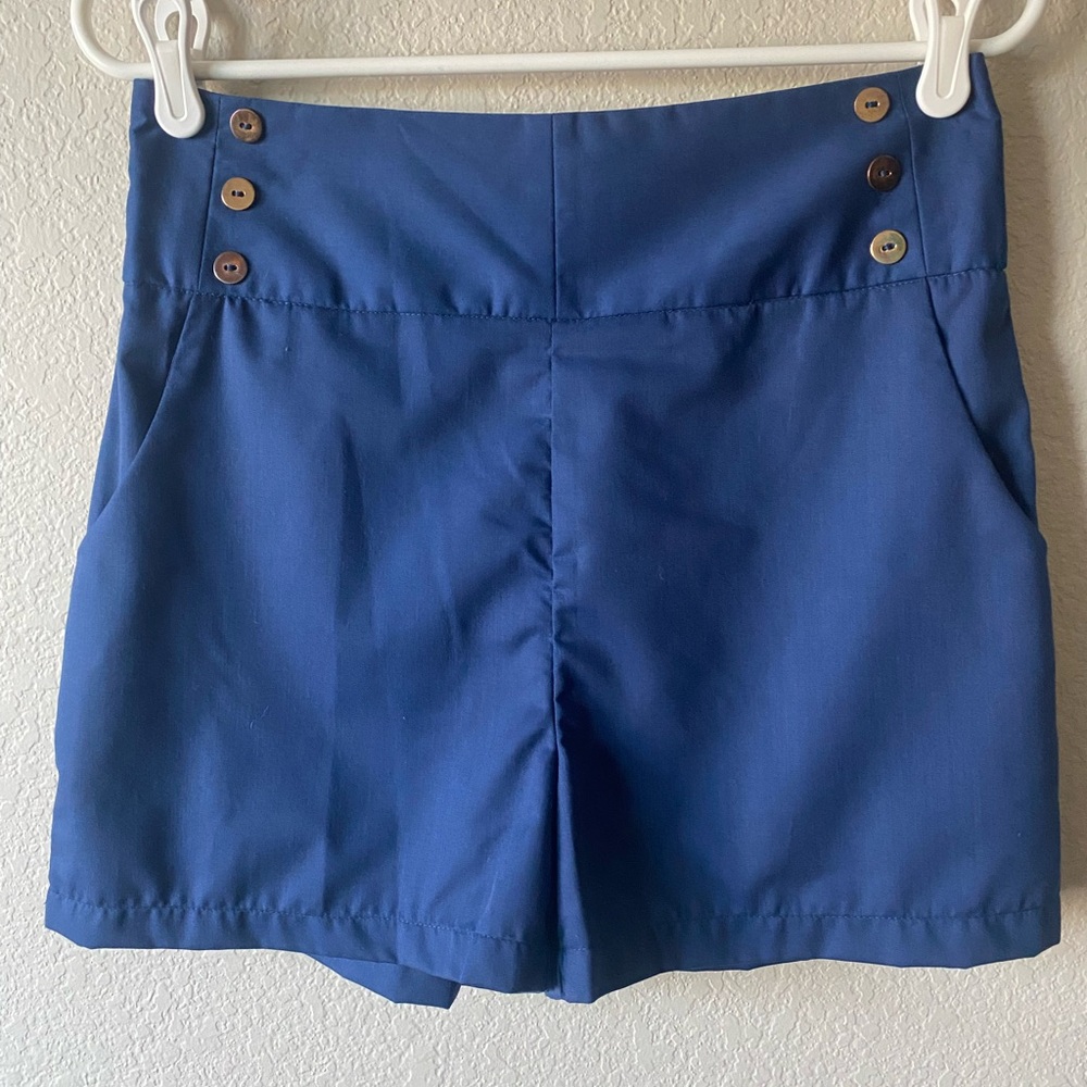 Lucca Couture: navy blue shorts with pockets
